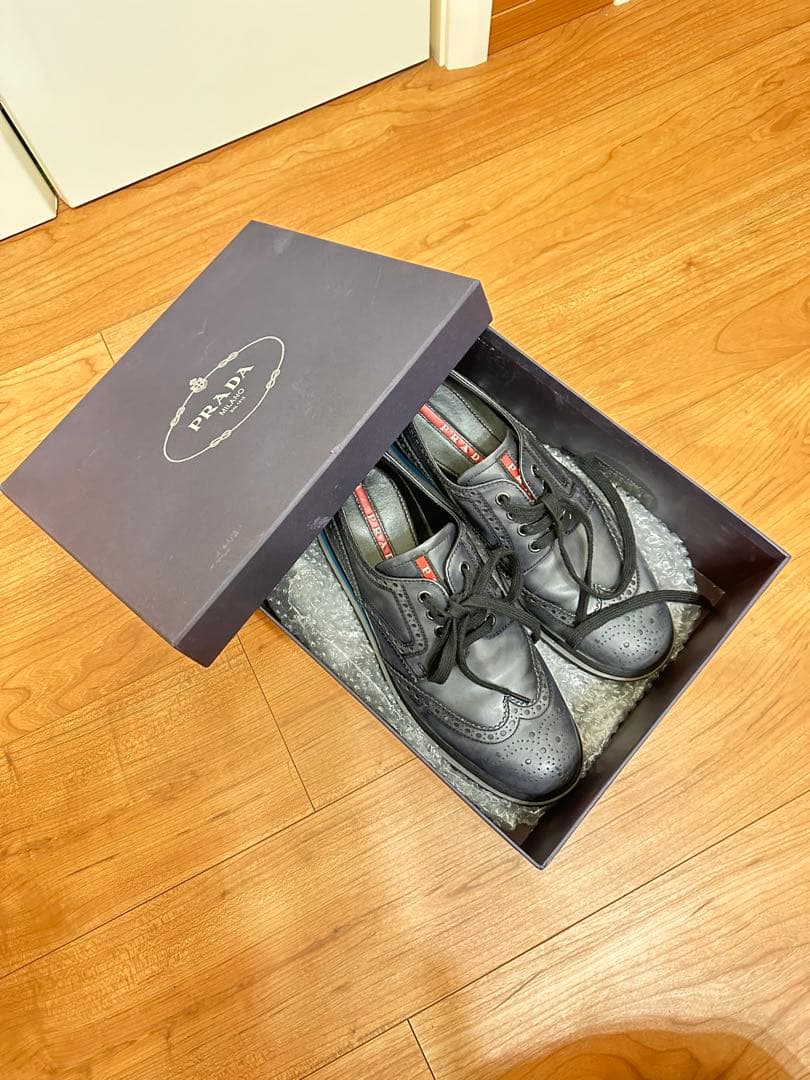 ム*ン様 【美品】PRADA ダークグレー ブローグシューズ 6.5 レザースニ