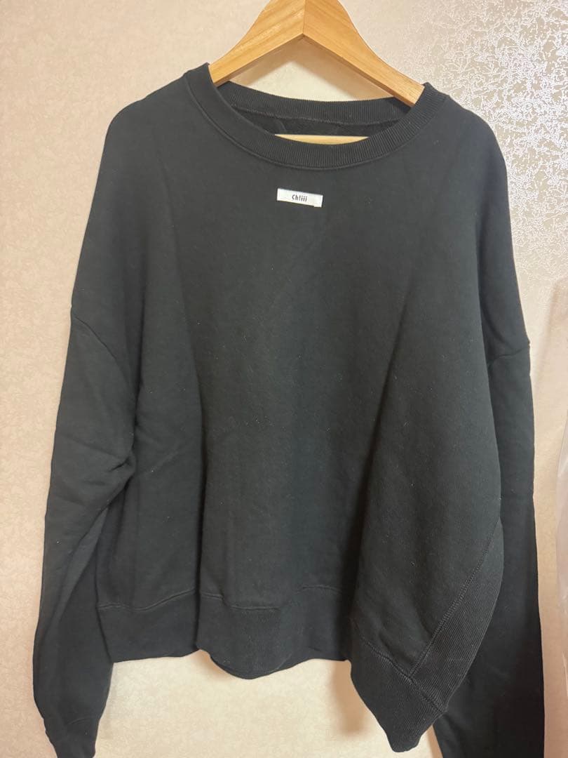 Ch!iii ブラック クルーネック トレーナー