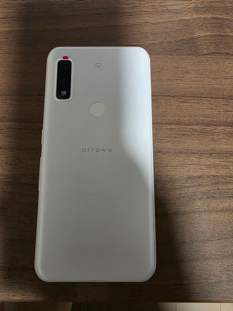 (美品)　arrows We fcg01　ホワイト