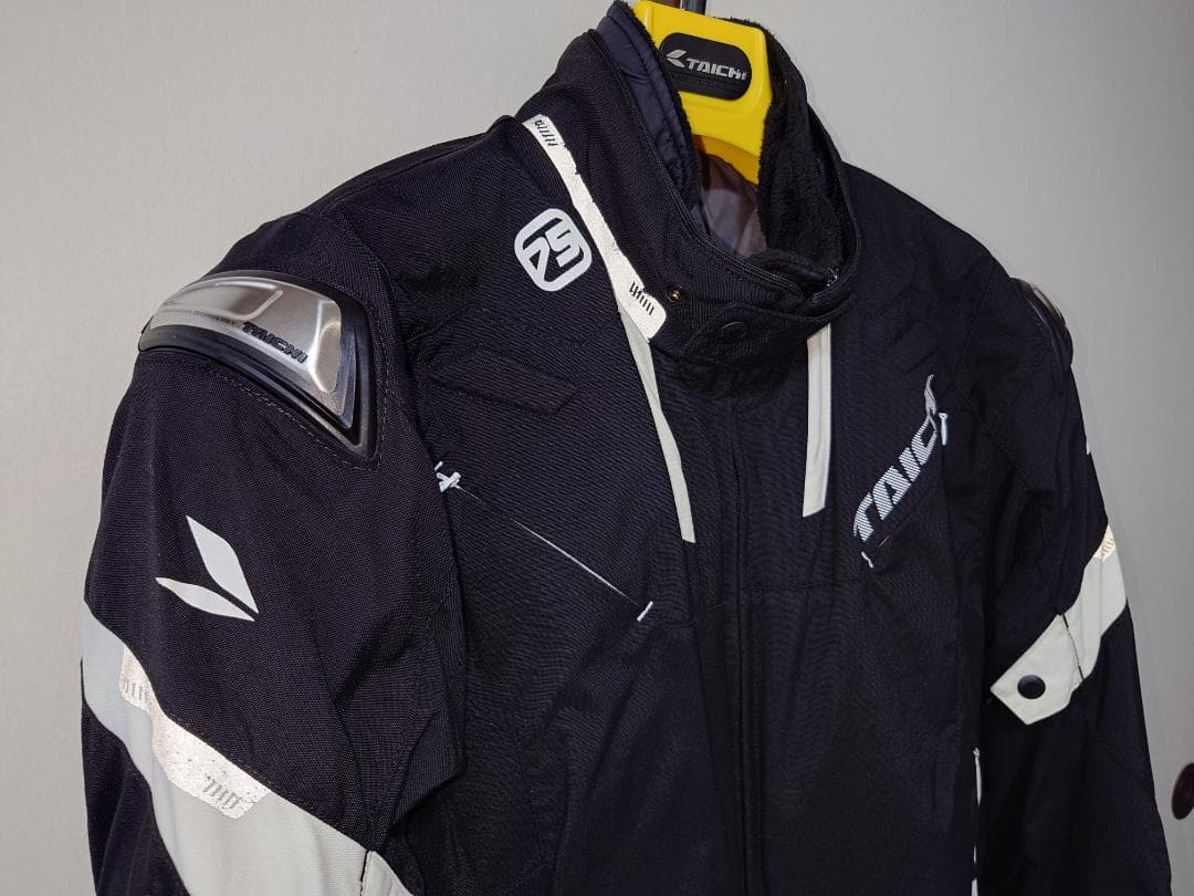 RSタイチ　アームド　オールシーズン　ジャケット　Ｌサイズ　黒 ／ 白