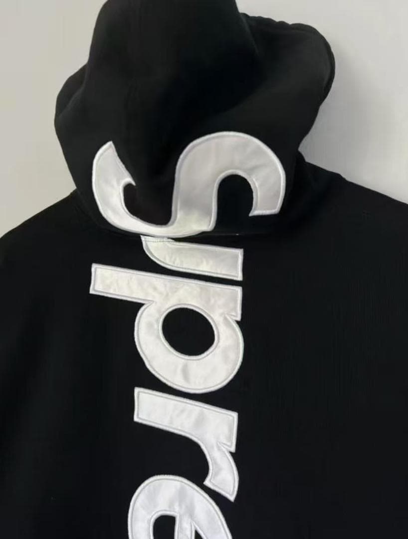 Supreme スウェットパーカー ブラック バックロゴ サテンアップリケ