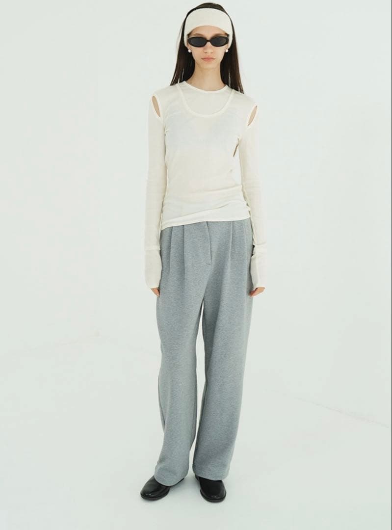 CLANEクラネ　LAYERED SHOULDER CUT TOPS カットソー