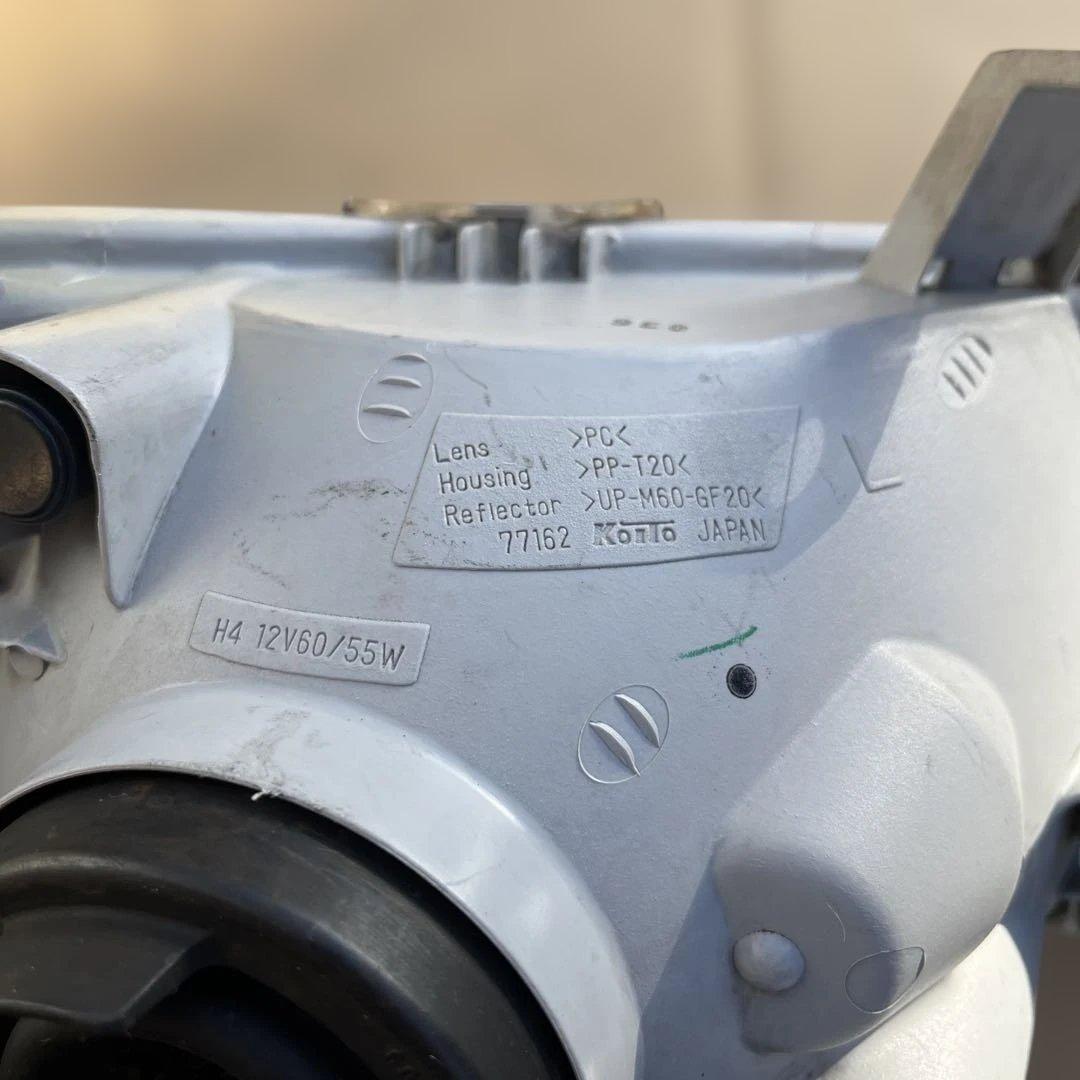 ＢＢ　TOYOTA bb NCP ヘッドライト　フロント　左右セット　電球付き