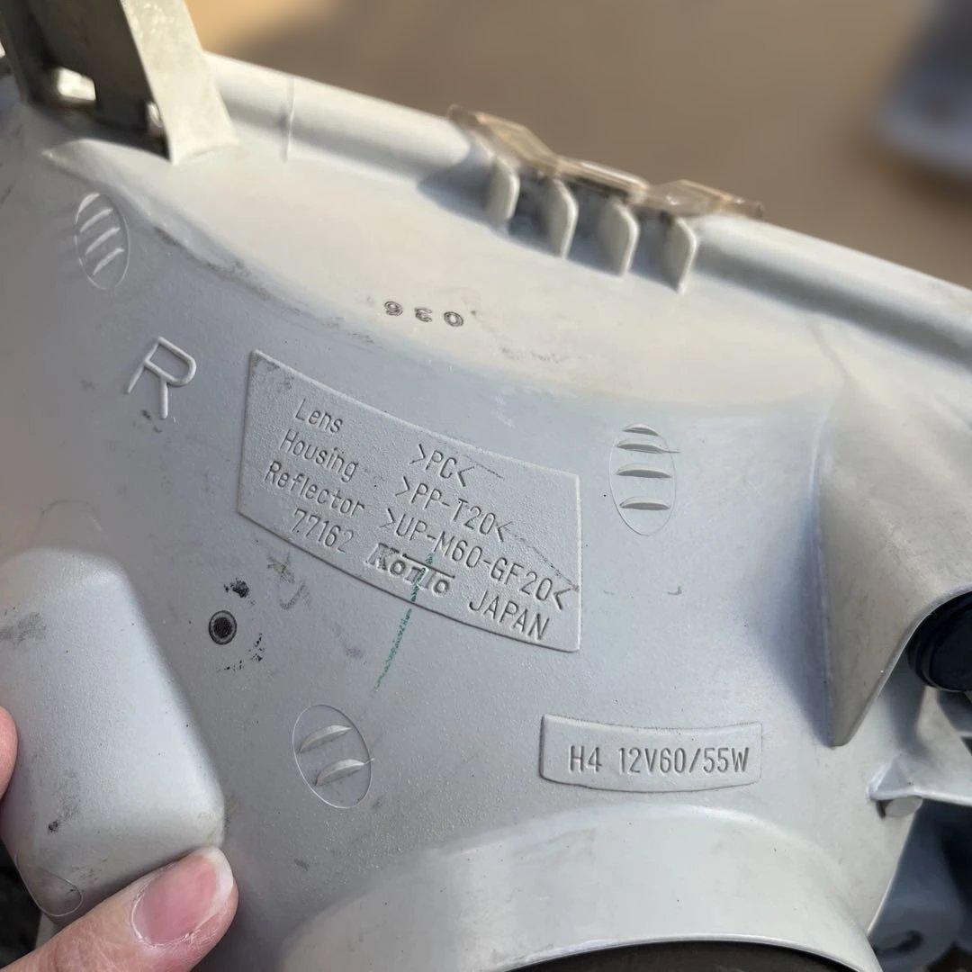 ＢＢ　TOYOTA bb NCP ヘッドライト　フロント　左右セット　電球付き