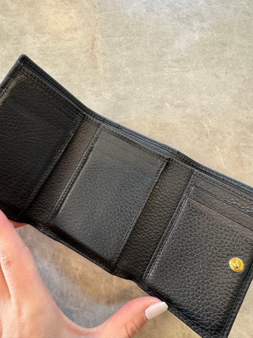 ここーは　Gucci 折り財布