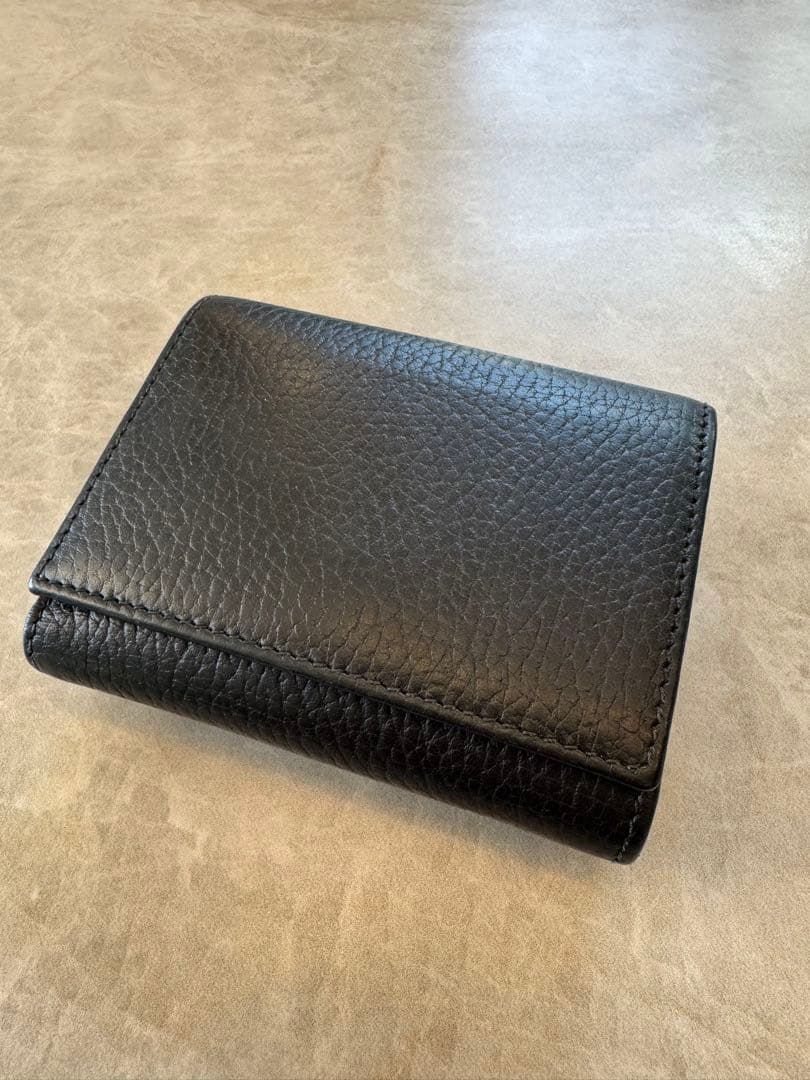 ここーは　Gucci 折り財布