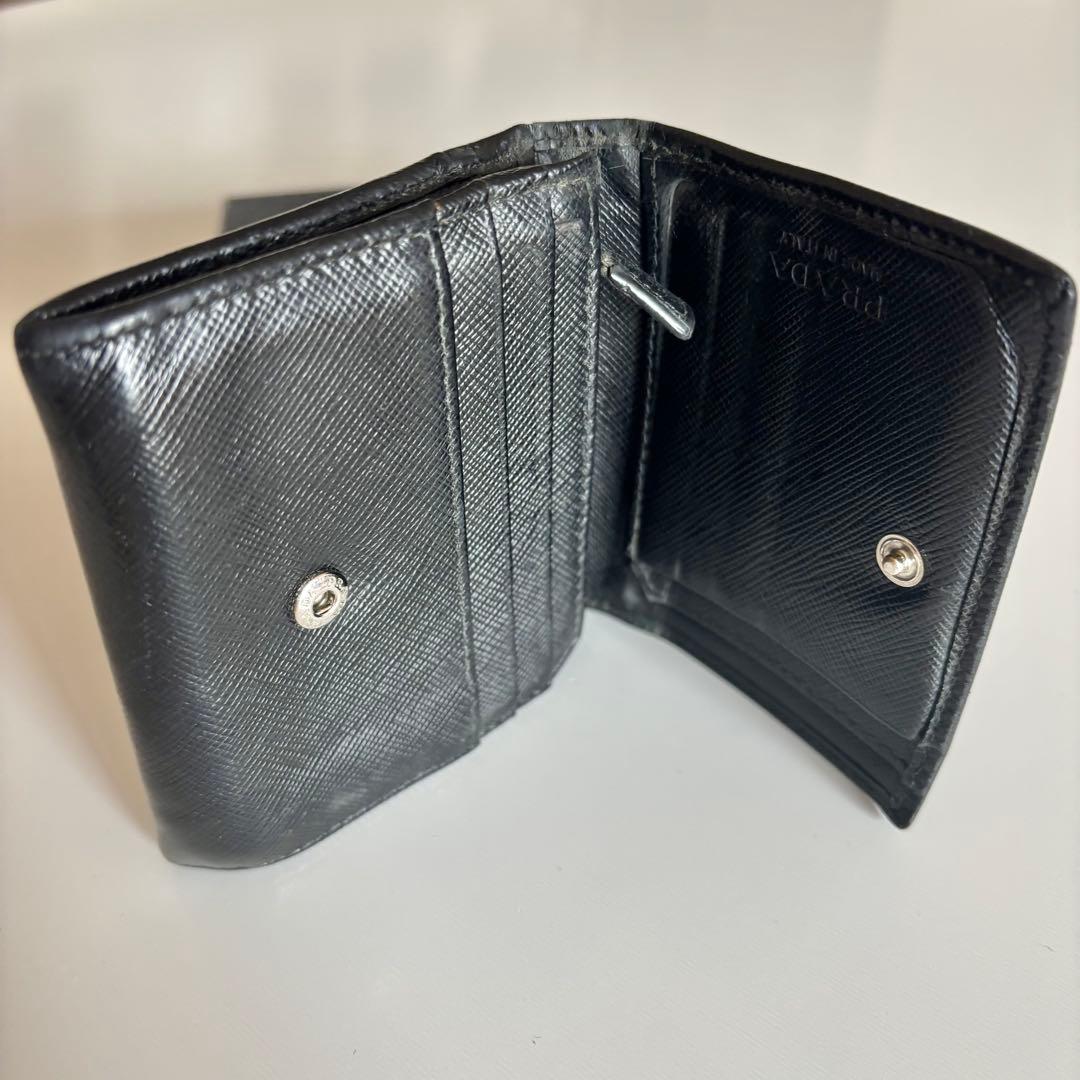 PRADA 二つ折り財布 コンパクトウォレット サフィアーノトライアングル 黒