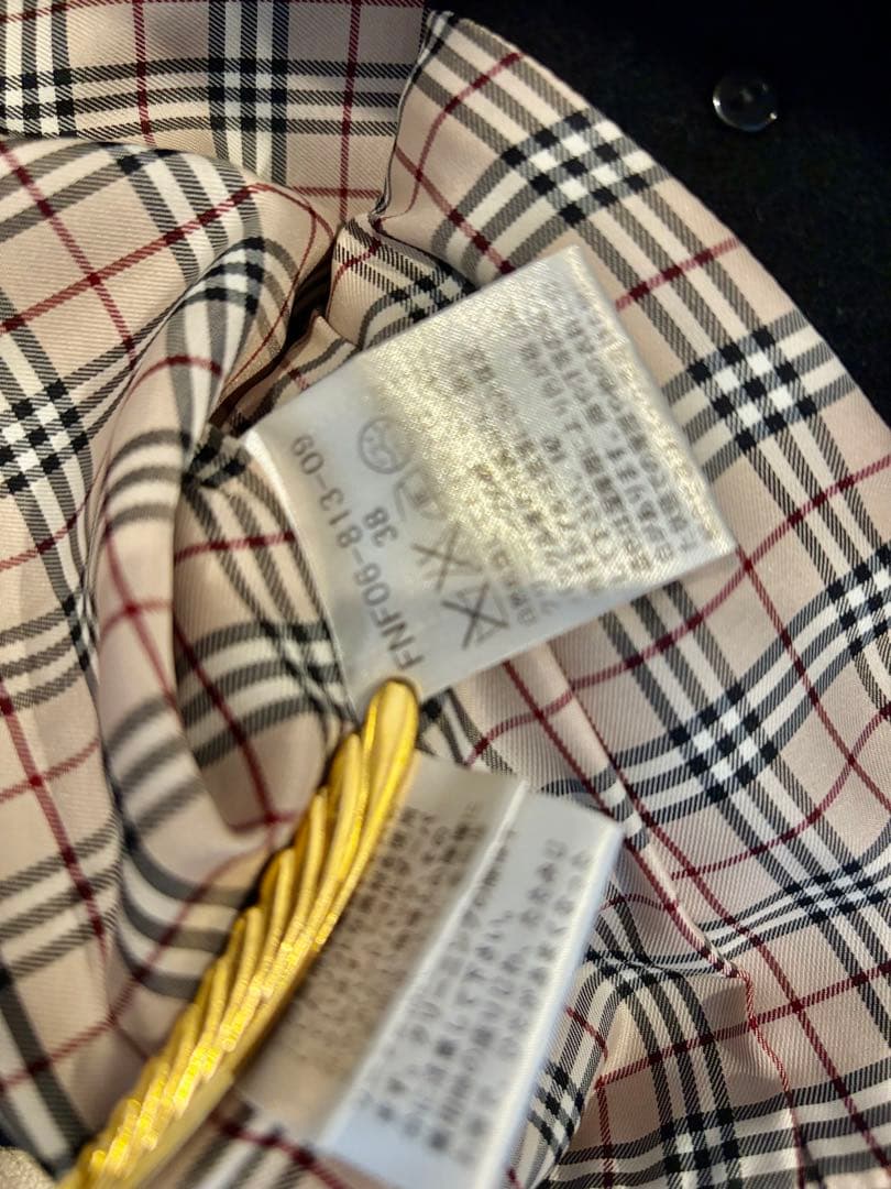 バーバリーコート(上部ジャケット)　なっ黒色　金属ボタン　オシャレ