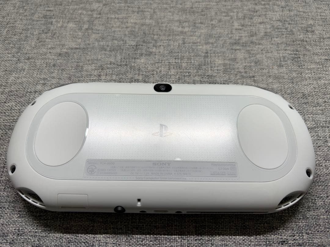 PSVita PCH-2000 グレイシャー・ホワイト