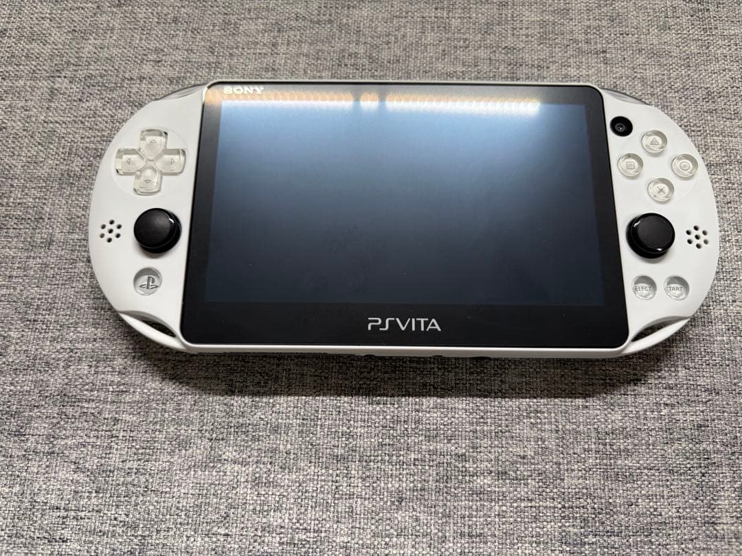 PSVita PCH-2000 グレイシャー・ホワイト