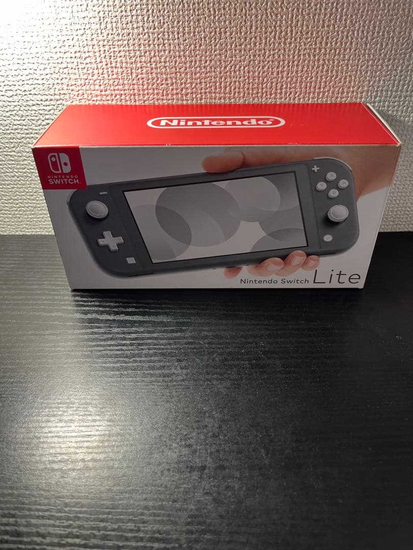 グレーの Nintendo Switch Lite、充電器 付き 大和桜