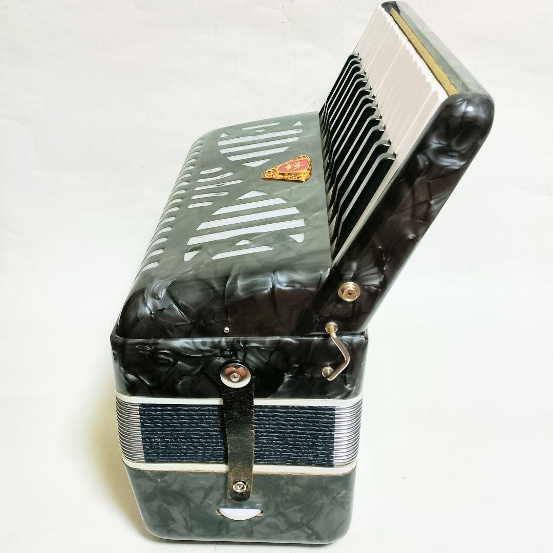 TOMBO　No.181　30鍵 18ベース　アコーディオン　レトロシルバー