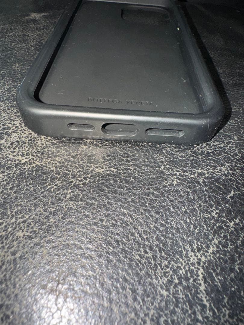 【美品】ボッテガヴェネタ iPhone15promaxスマホケース 黒