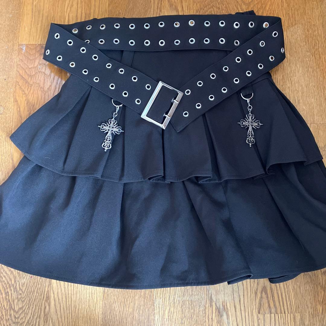 ハトメベルトつきフリルスカート