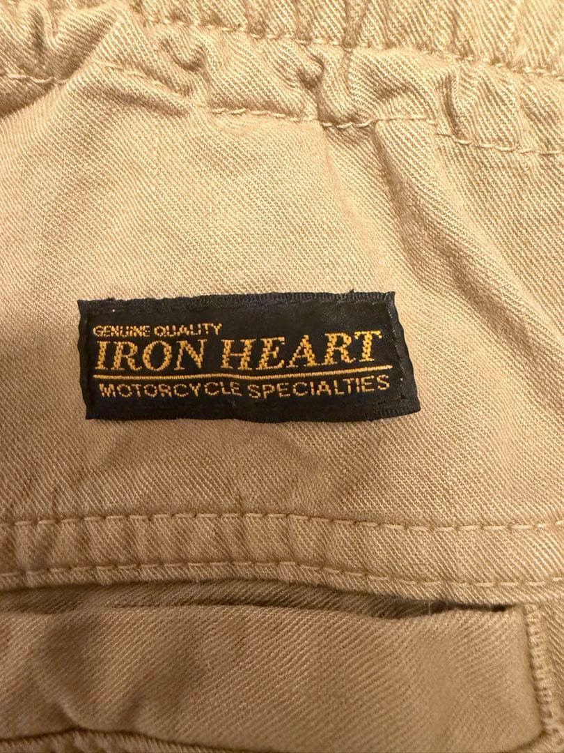 IRON HEART ベージュ ショートパンツ