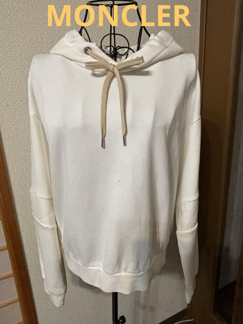 MONCLER フード付きオフホワイトスウェット　正面極小シミ有　sizeS〜M