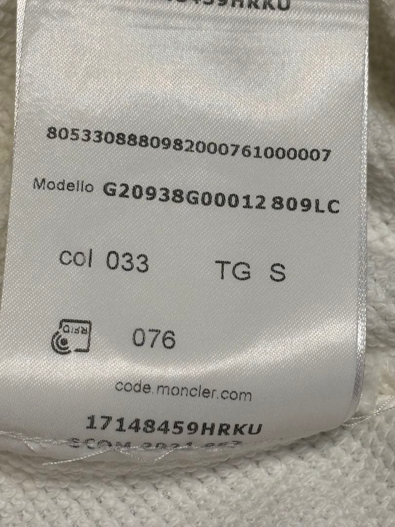 MONCLER フード付きオフホワイトスウェット　正面極小シミ有　sizeS〜M