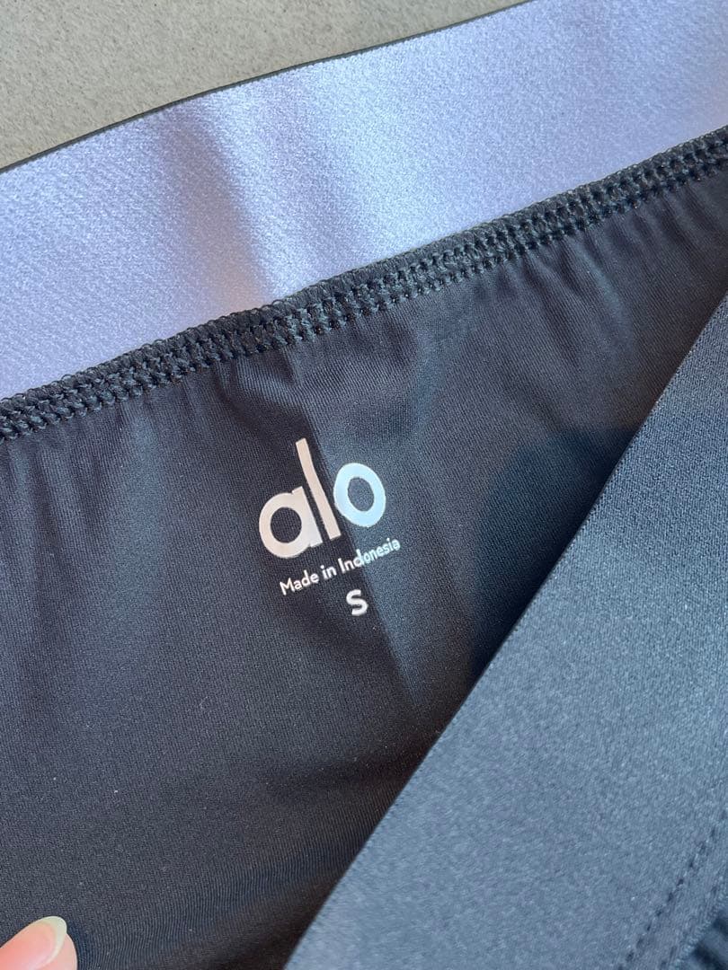 【新品未使用】alo Yoga パンツ　ブラックとホワイト　2点セット