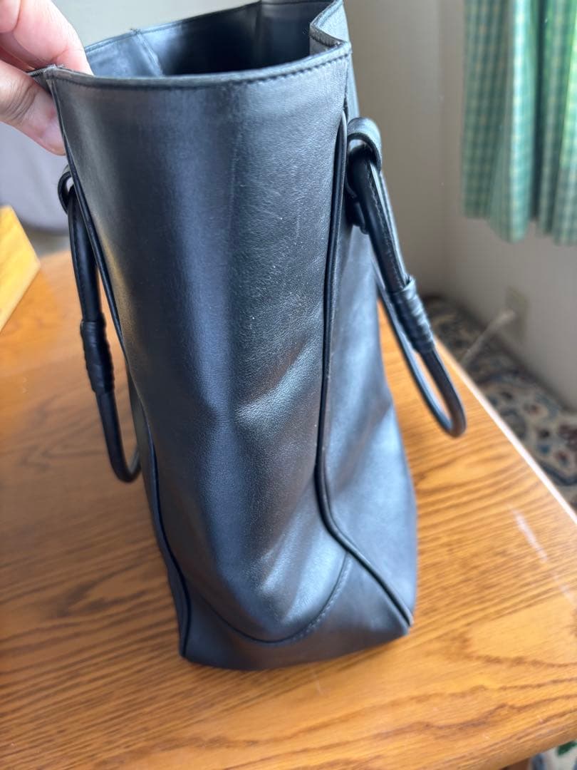 ボッティガベェネタ黒のトートバッグ