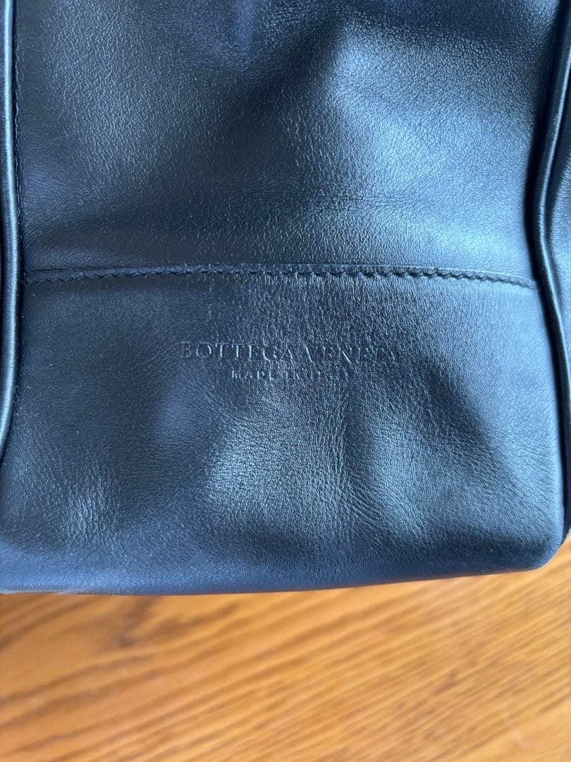 ボッティガベェネタ黒のトートバッグ