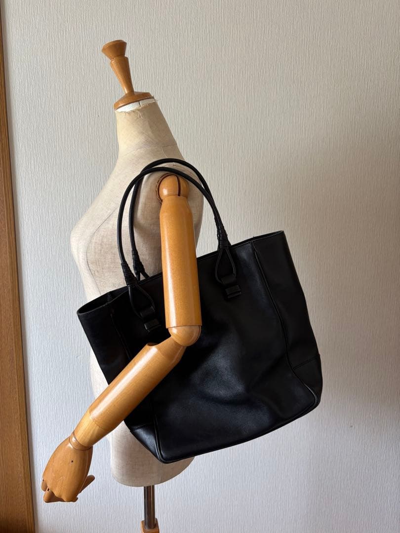 ボッティガベェネタ黒のトートバッグ