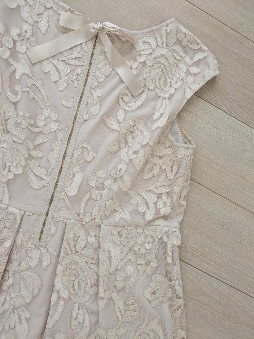 極美品 ローズティアラ 総レースワンピース 46 大きいサイズベージュ花柄 刺繍