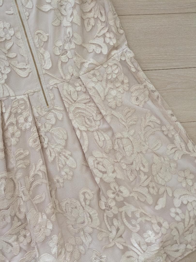 極美品 ローズティアラ 総レースワンピース 46 大きいサイズベージュ花柄 刺繍
