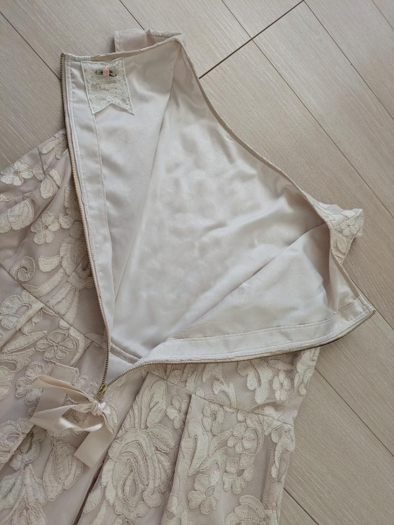 極美品 ローズティアラ 総レースワンピース 46 大きいサイズベージュ花柄 刺繍