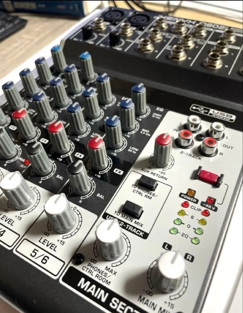 Behringer XENYX Q802USB アナログミキサー
