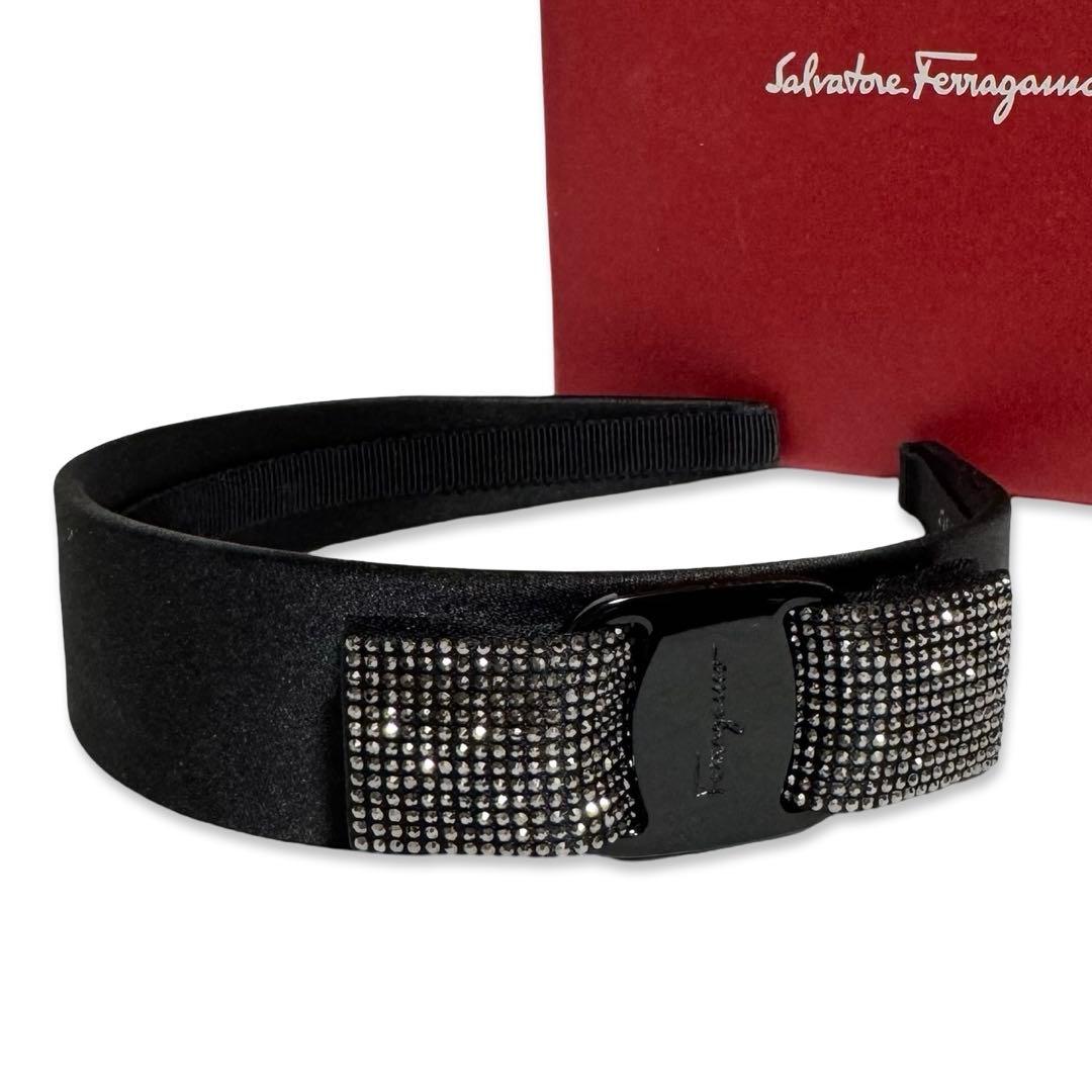 【美品】フェラガモ ヴァラリボン サテン ブラック スパンコール カチューシャ