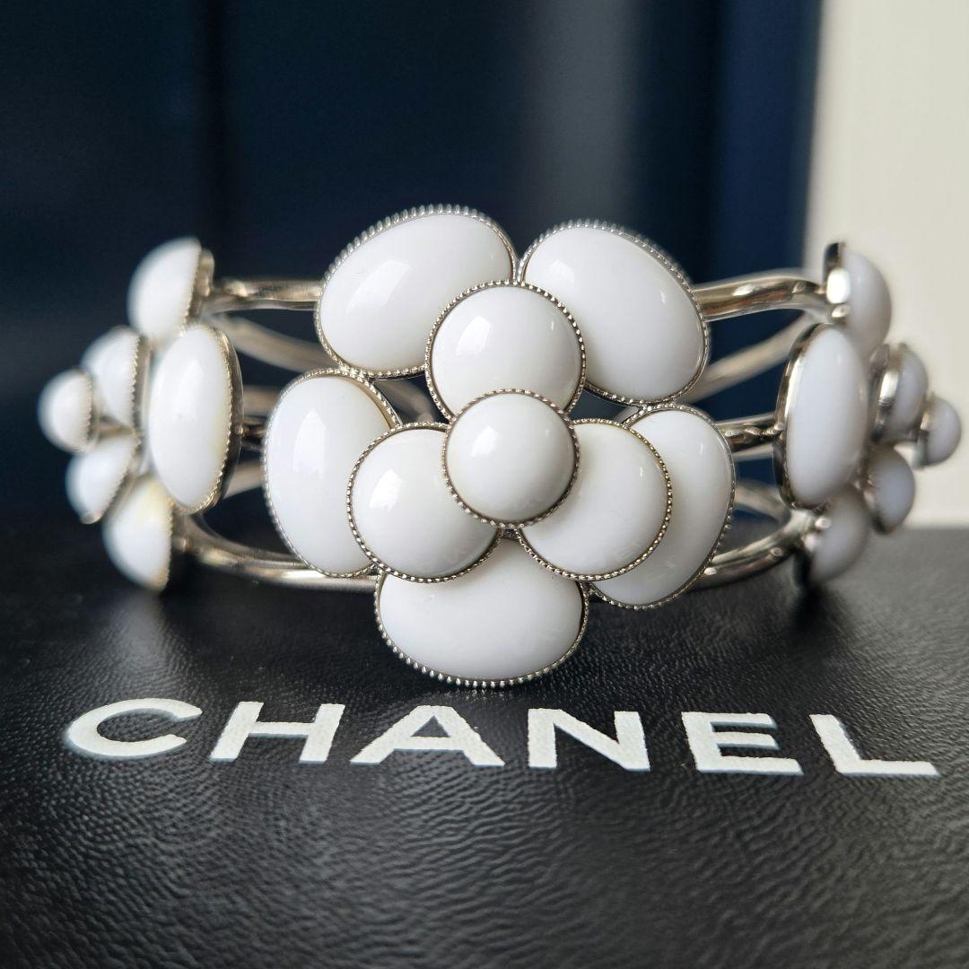 ⭐CHANEL⭐　シャネル　カメリア　バングル　ストーン　ホワイト　98C