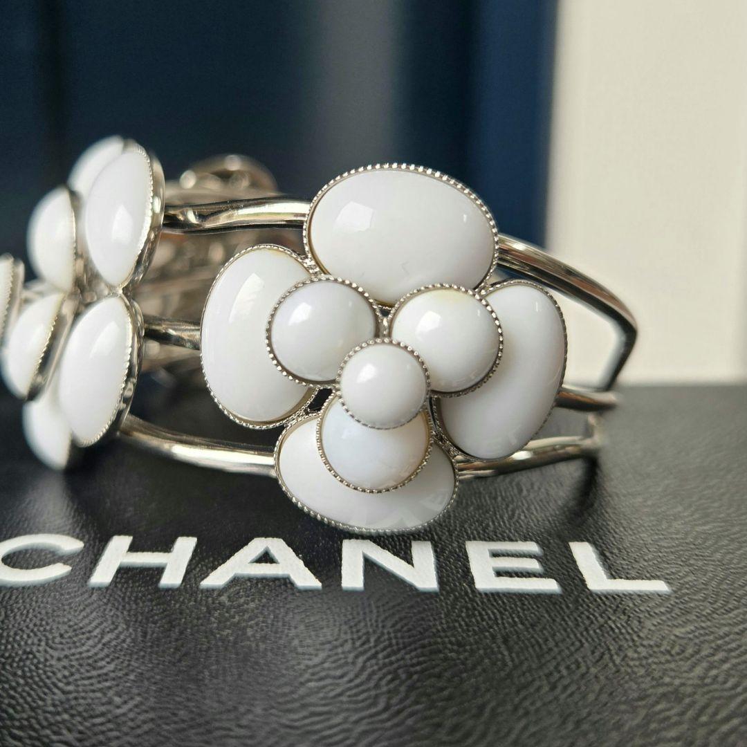⭐CHANEL⭐　シャネル　カメリア　バングル　ストーン　ホワイト　98C
