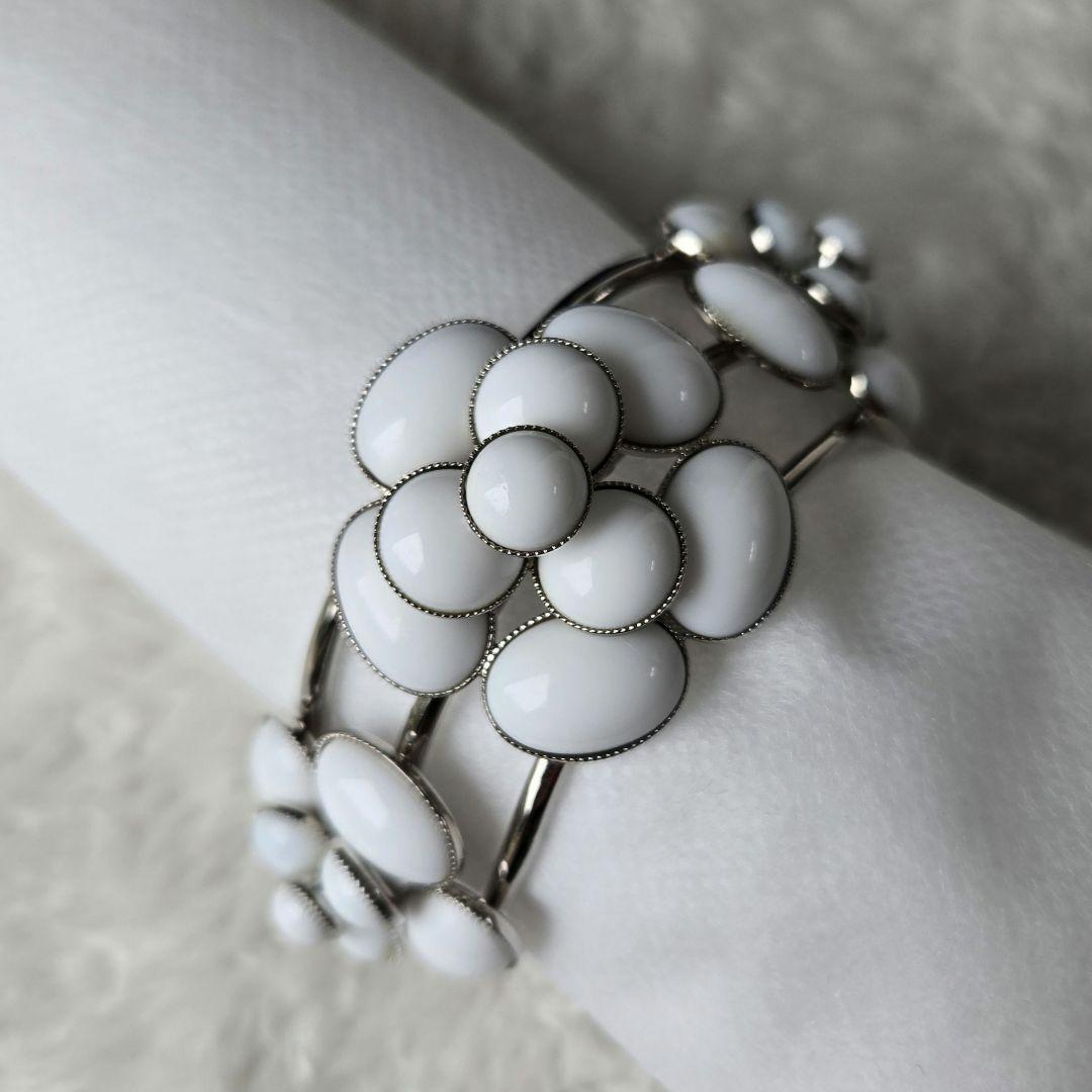 ⭐CHANEL⭐　シャネル　カメリア　バングル　ストーン　ホワイト　98C