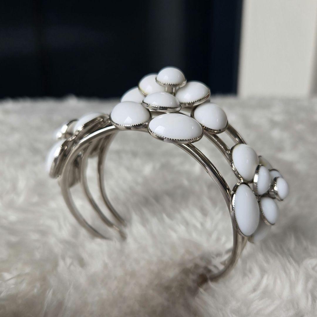 ⭐CHANEL⭐　シャネル　カメリア　バングル　ストーン　ホワイト　98C