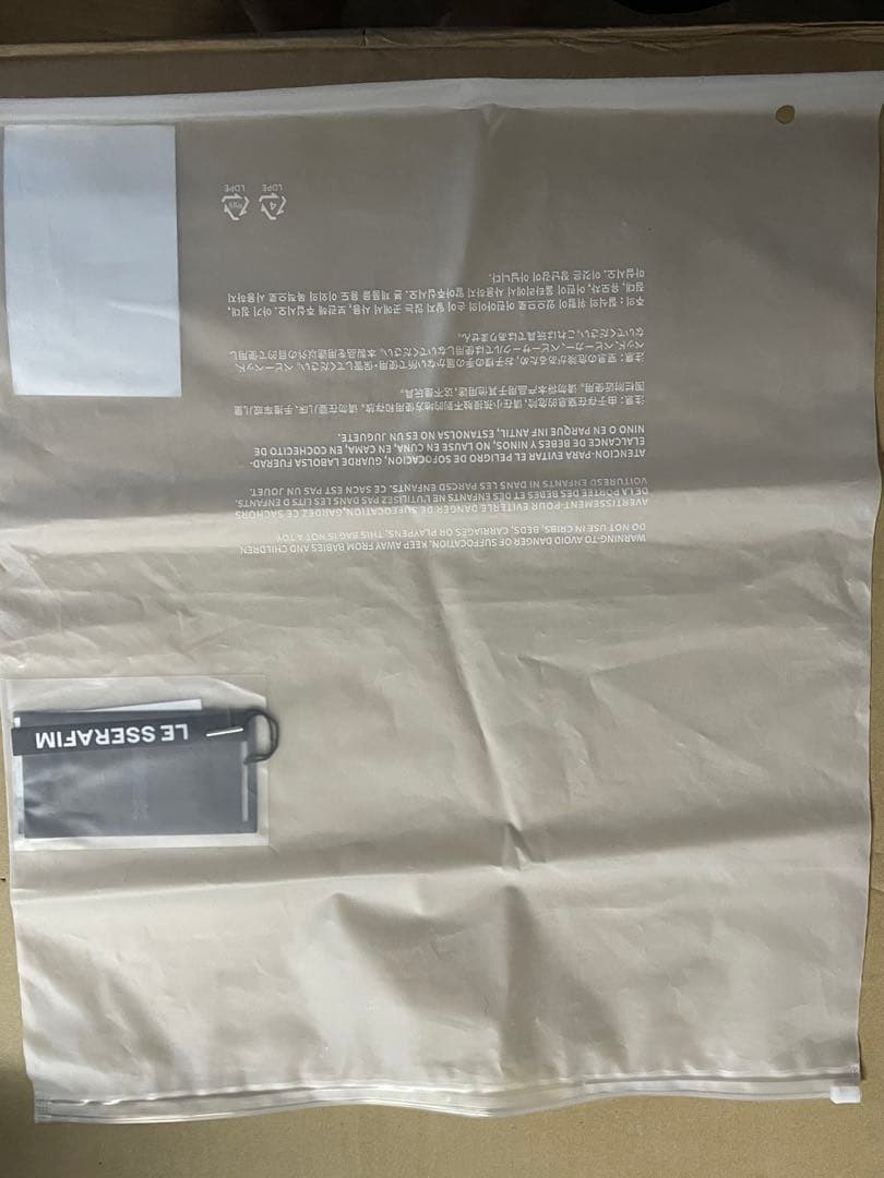 LE SSERAFIM フード付きウィンドブレーカー グレー