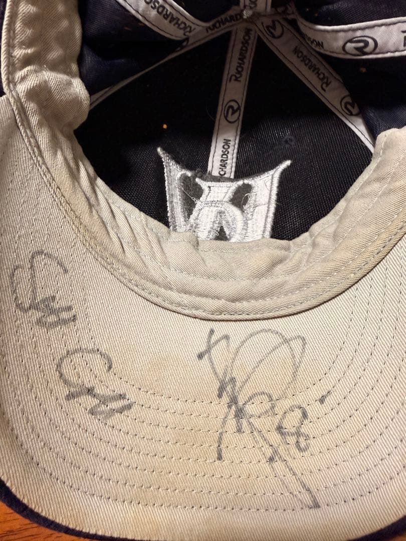 田中将大サイン入りネイビーキャップ Wロゴ刺繍