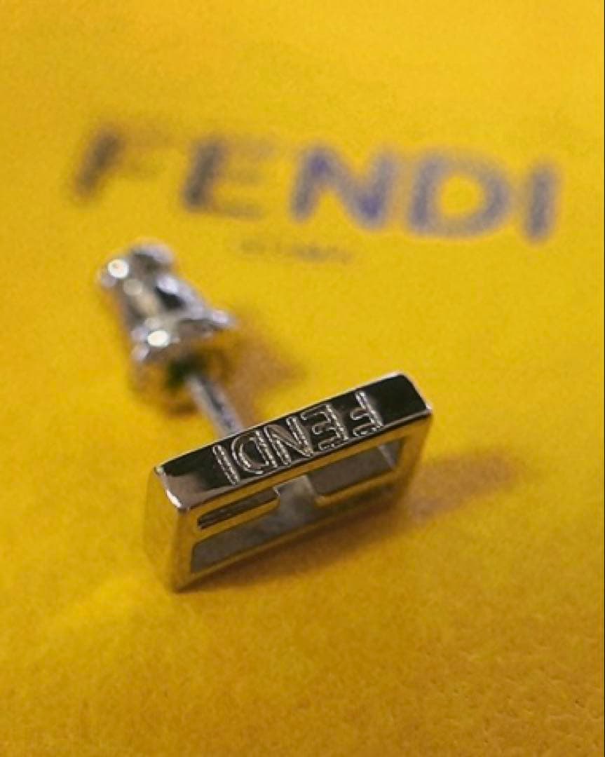 フェンディ　FENDI ピアス　片方　バゲット　シルバー　男女兼用