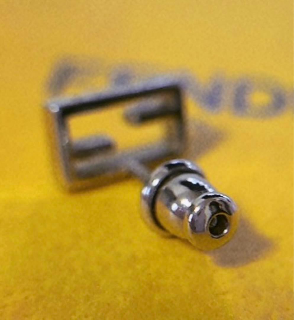 フェンディ　FENDI ピアス　片方　バゲット　シルバー　男女兼用