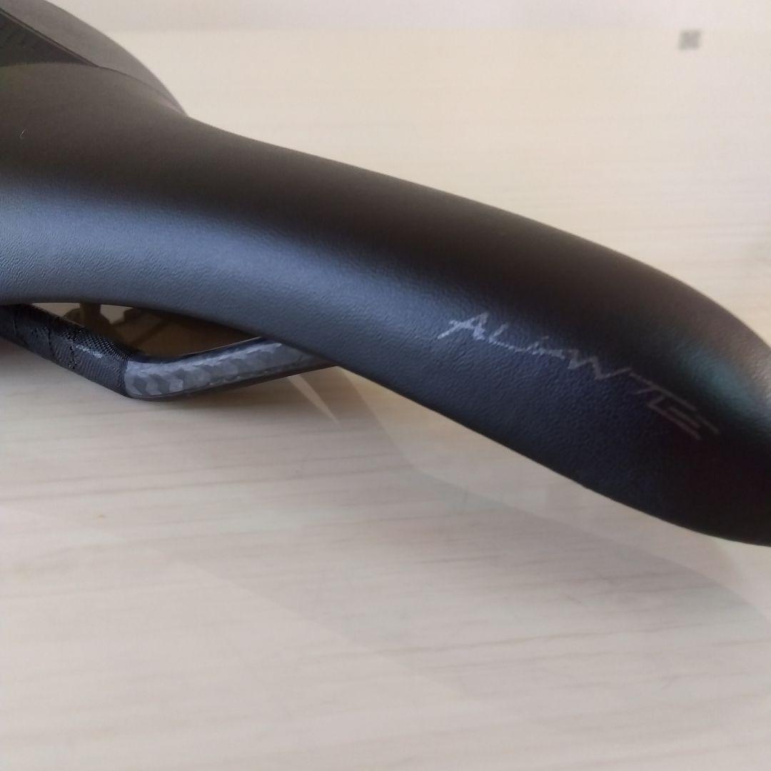 fi'zi:k aliante r1 サドル ラージタイプ 黒