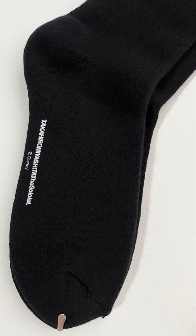 新品soloistソロイスト刺繍 ミッキーマウス 黒 ロングラインソックス 靴下