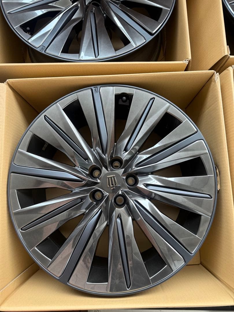 クラウンエステートRS ホイール４本　新車外し 21インチ　美品　送料込み！！