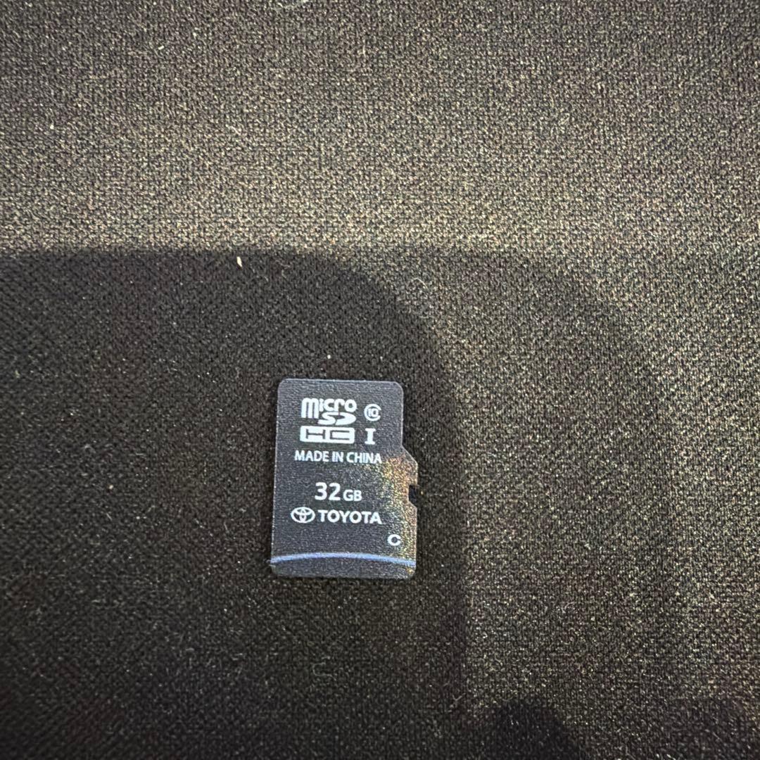 トヨタ純正ナビ用 地図SDカード 0BB35 2022年 春 NSZT-Y66T