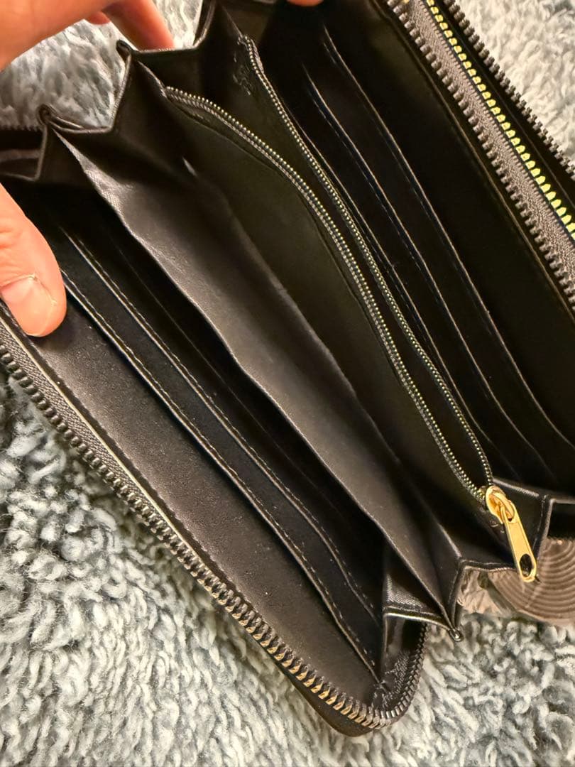 【新品未使用】菊の御紋　キルティング スマホショルダーバッグ黒　Wファスナー財布