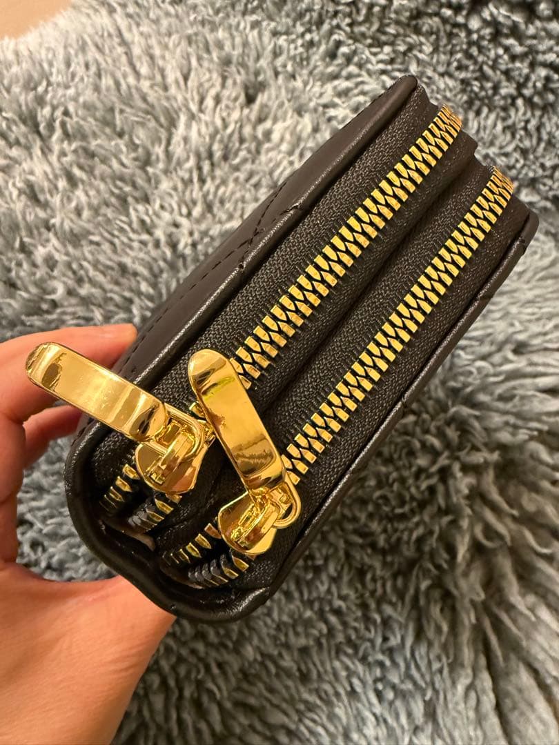 【新品未使用】菊の御紋　キルティング スマホショルダーバッグ黒　Wファスナー財布