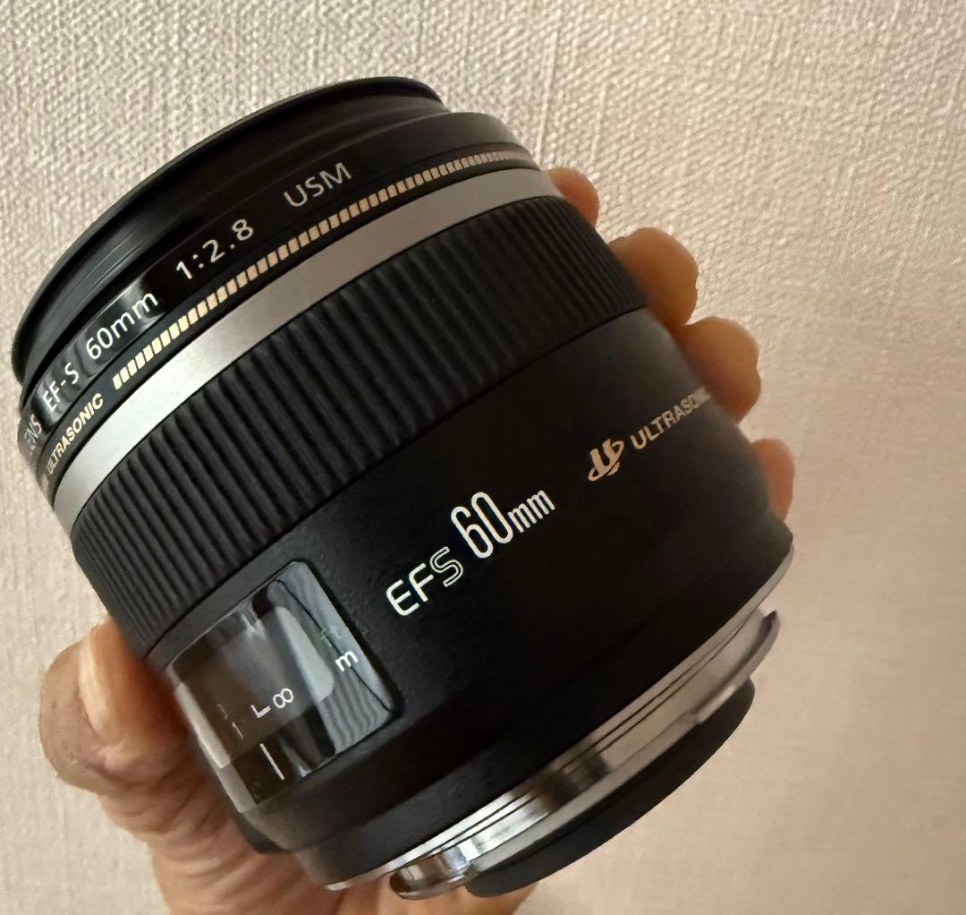 Canon EFS 60mm f/2.8 Macro USM 本体