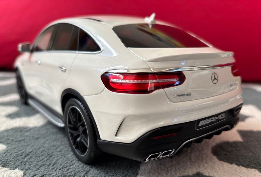 【限定品】1/18 メルセデス AMG GLE 63 S Coupe ミニカー