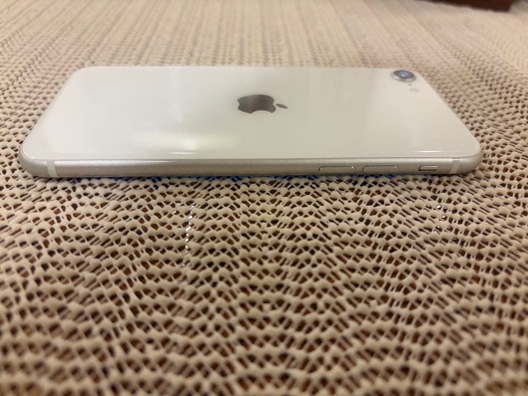 Apple iPhone ホワイト　SE(第2世代)