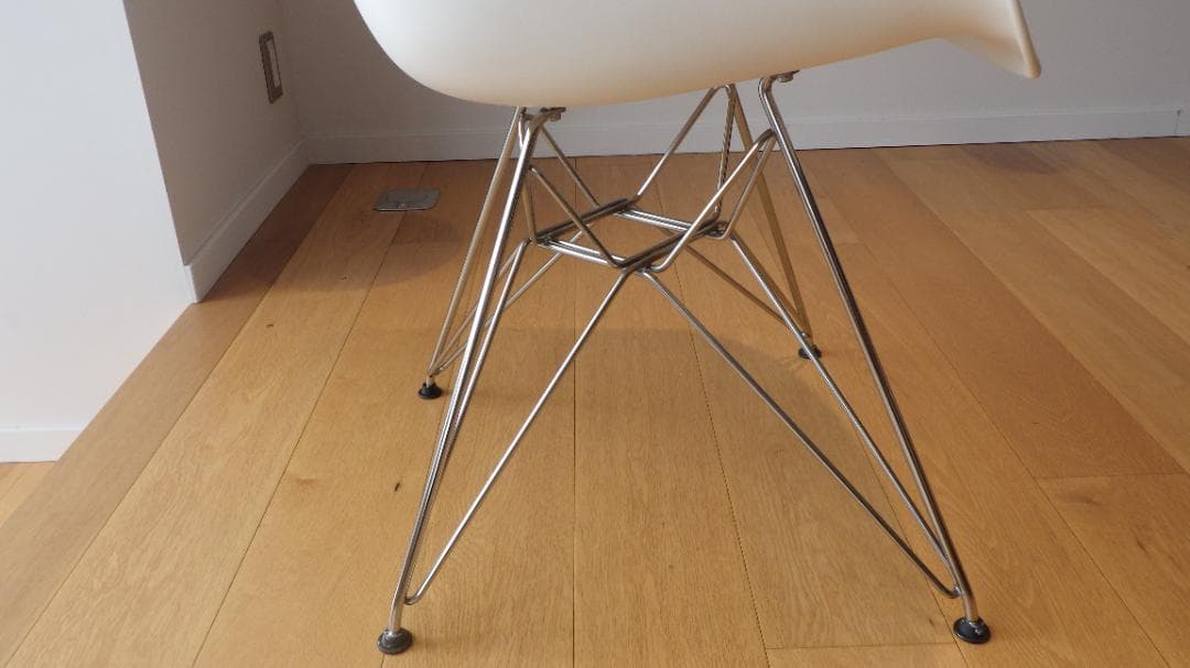 イームズ　プラスチックシェルアーム３　ホワイト