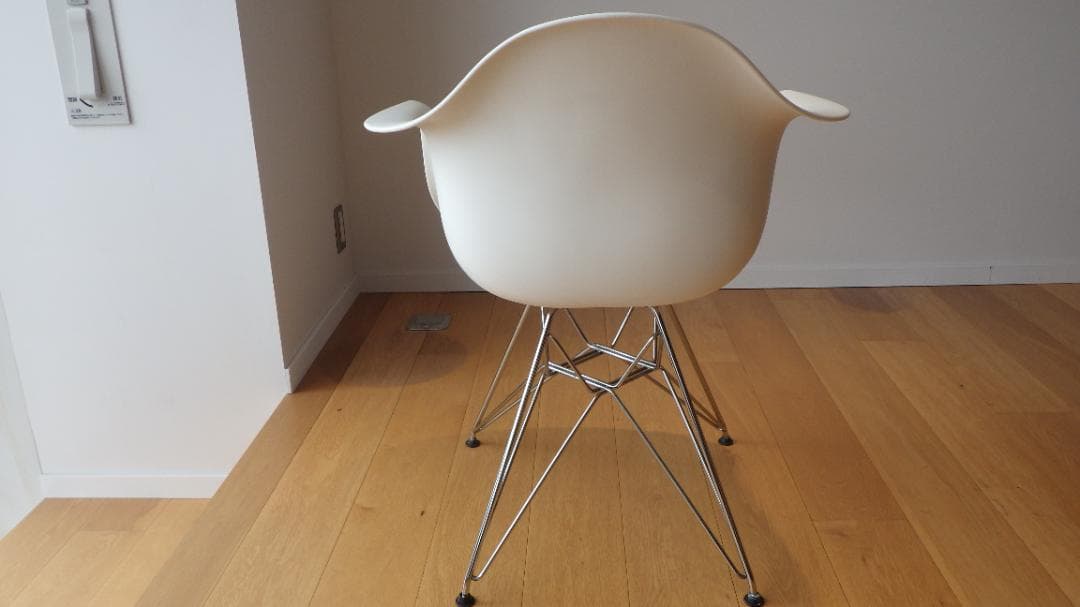 イームズ　プラスチックシェルアーム３　ホワイト