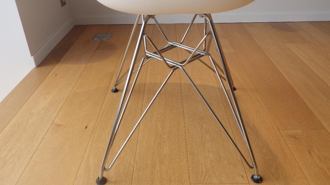 イームズ　プラスチックシェルアーム３　ホワイト